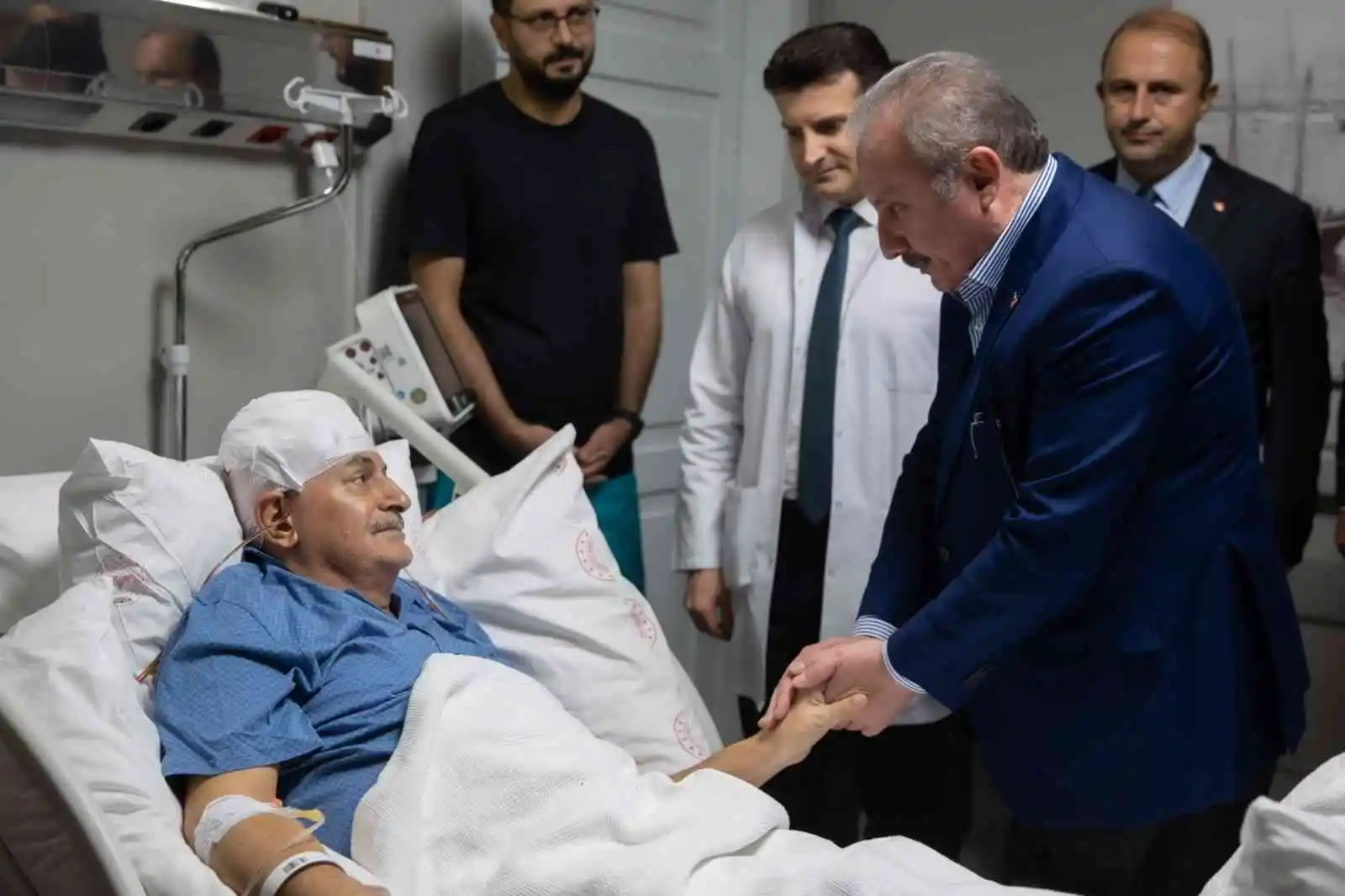 TBMM Başkanı Şentop trafik kazası geçiren Binali Yıldırım ile Şamil Ayrım’ı ziyaret etti
