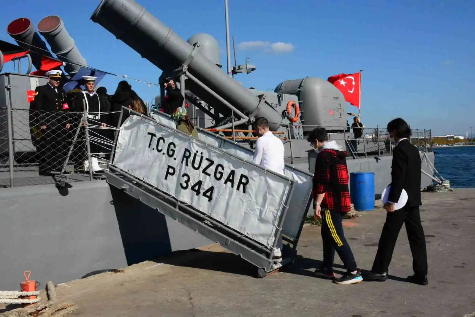 TCG Rüzgar kapılarını vatandaşlara açtı