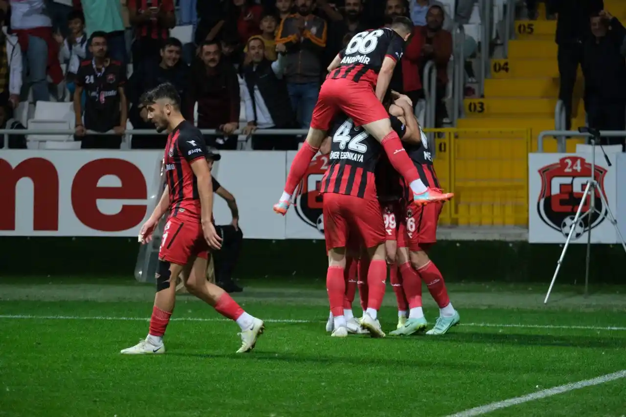 TFF 2. Lig: 24Erzincanspor: 1 - Arnavutköy Belediyesi Gençlik ve Spor: 1
