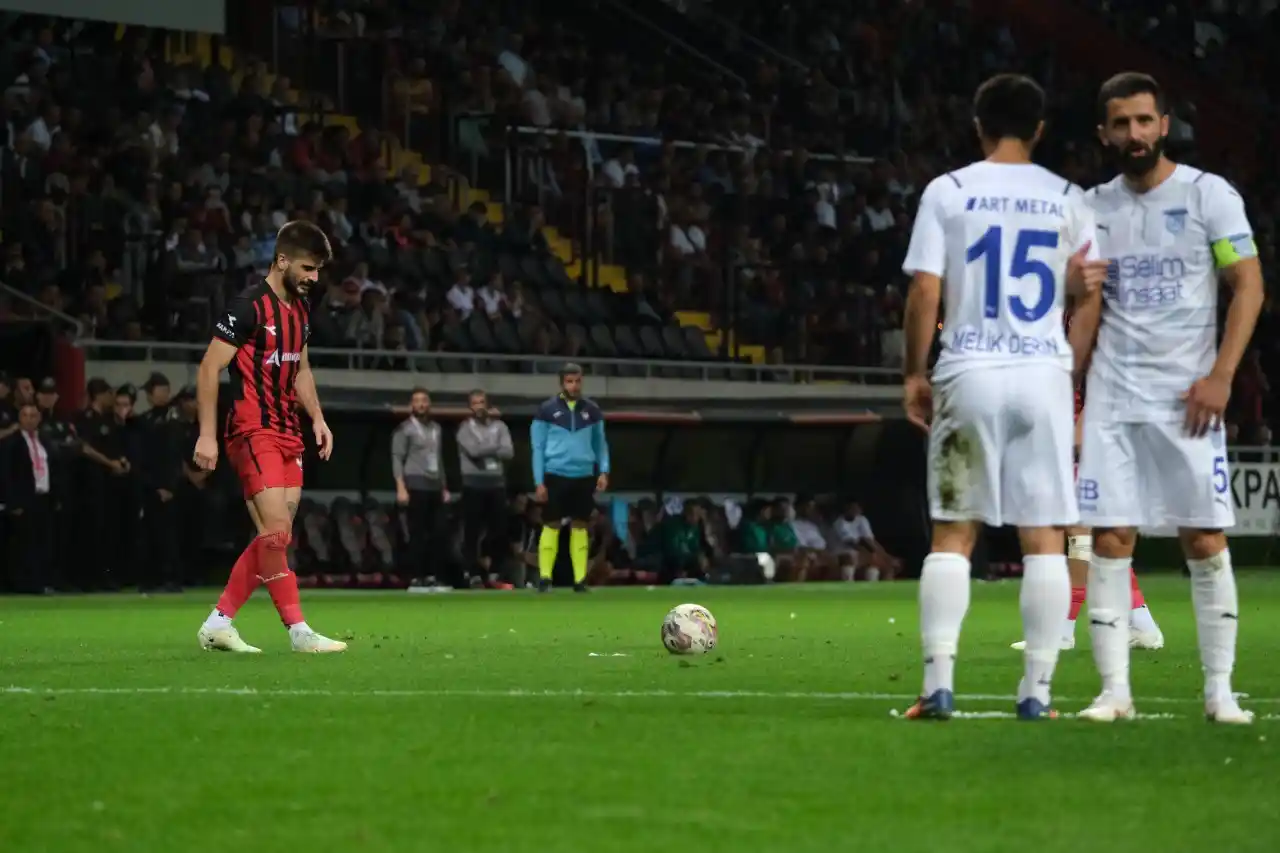 TFF 2. Lig: 24Erzincanspor: 1 - Arnavutköy Belediyesi Gençlik ve Spor: 1
