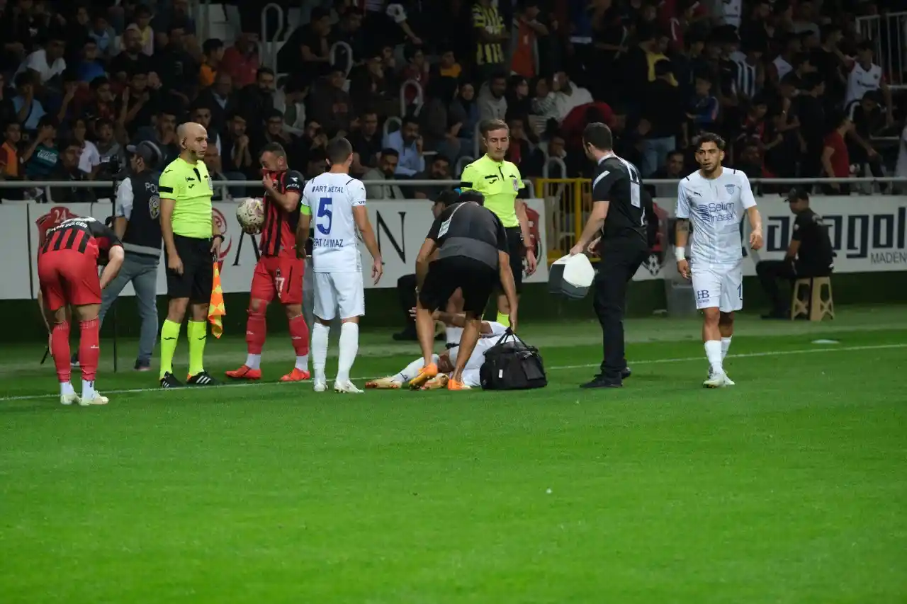TFF 2. Lig: 24Erzincanspor: 1 - Arnavutköy Belediyesi Gençlik ve Spor: 1
