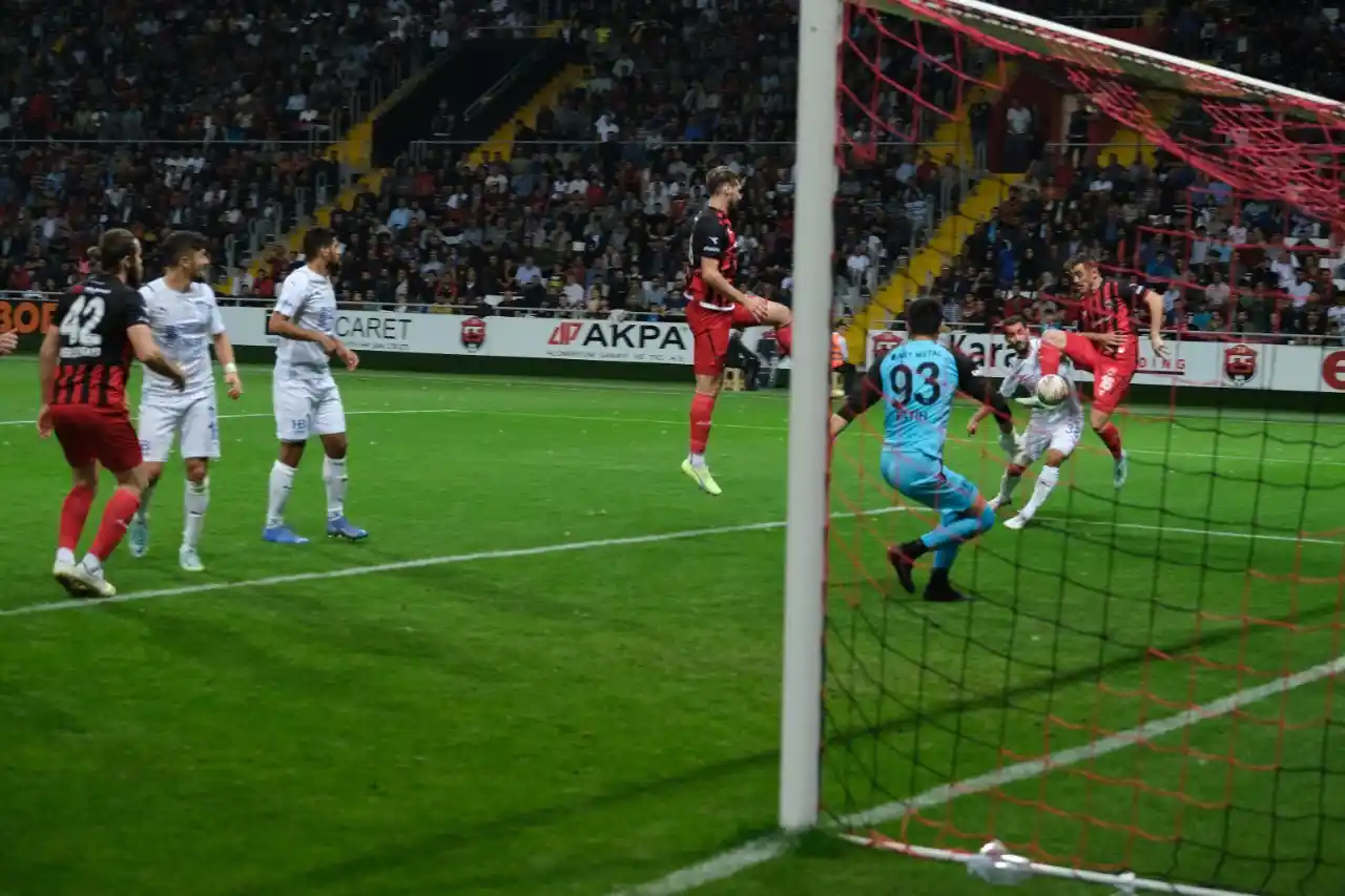 TFF 2. Lig: 24Erzincanspor: 1 - Arnavutköy Belediyesi Gençlik ve Spor: 1
