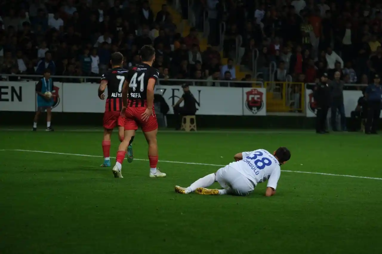 TFF 2. Lig: 24Erzincanspor: 1 - Arnavutköy Belediyesi Gençlik ve Spor: 1
