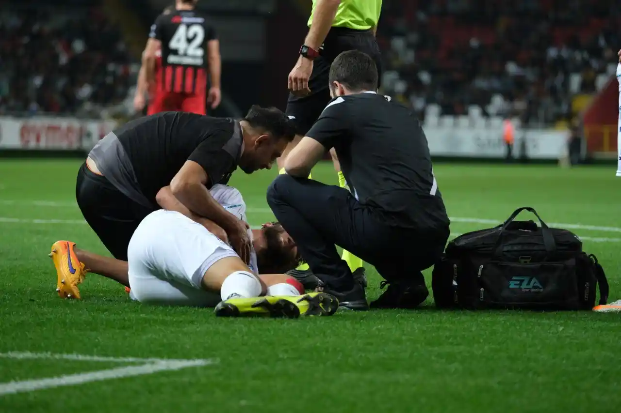 TFF 2. Lig: 24Erzincanspor: 1 - Arnavutköy Belediyesi Gençlik ve Spor: 1
