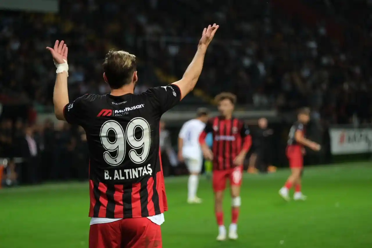 TFF 2. Lig: 24Erzincanspor: 1 - Arnavutköy Belediyesi Gençlik ve Spor: 1
