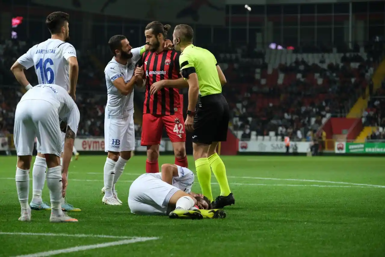 TFF 2. Lig: 24Erzincanspor: 1 - Arnavutköy Belediyesi Gençlik ve Spor: 1
