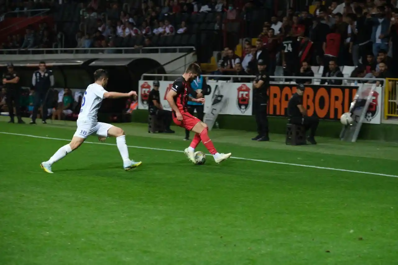 TFF 2. Lig: 24Erzincanspor: 1 - Arnavutköy Belediyesi Gençlik ve Spor: 1
