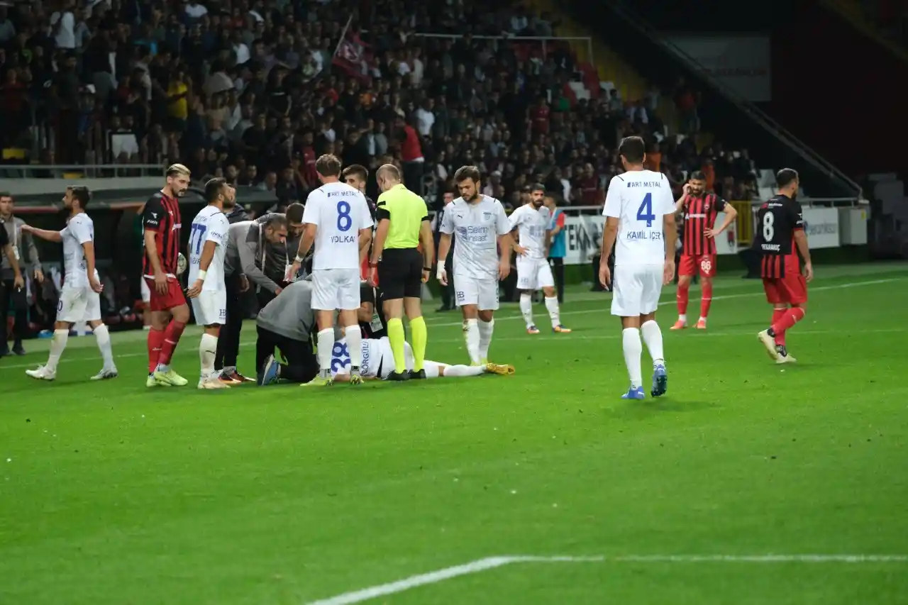 TFF 2. Lig: 24Erzincanspor: 1 - Arnavutköy Belediyesi Gençlik ve Spor: 1
