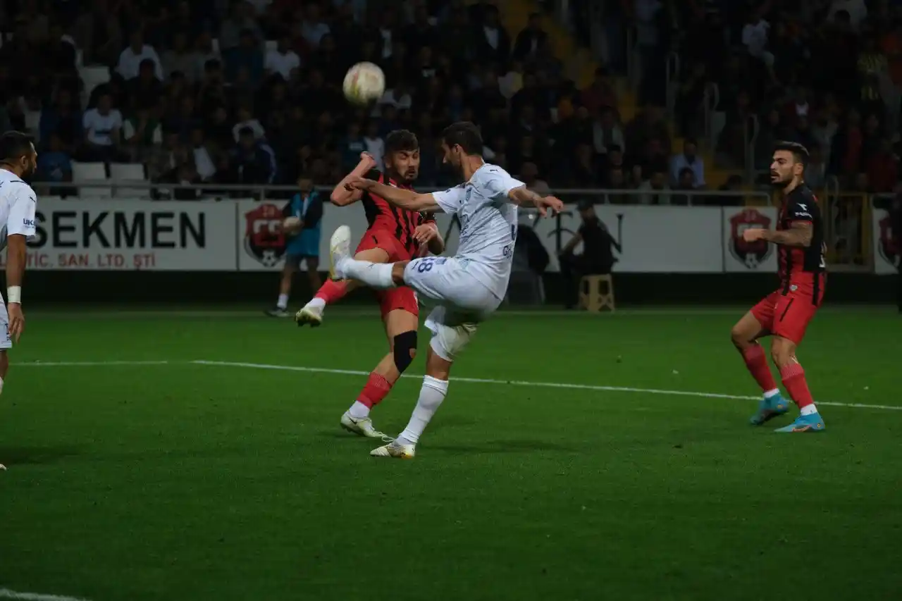 TFF 2. Lig: 24Erzincanspor: 1 - Arnavutköy Belediyesi Gençlik ve Spor: 1
