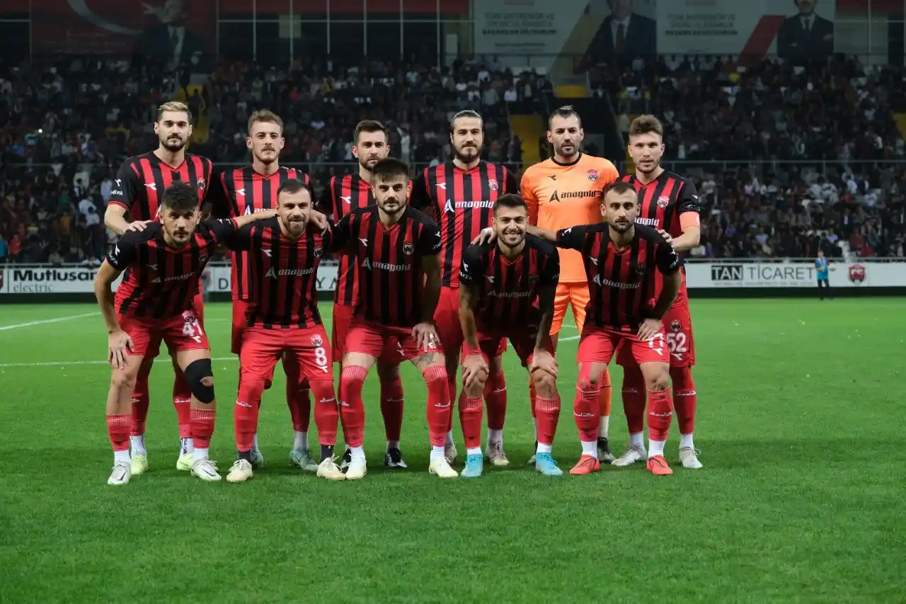 TFF 2. Lig: 24Erzincanspor: 1 - Arnavutköy Belediyesi Gençlik ve Spor: 1
