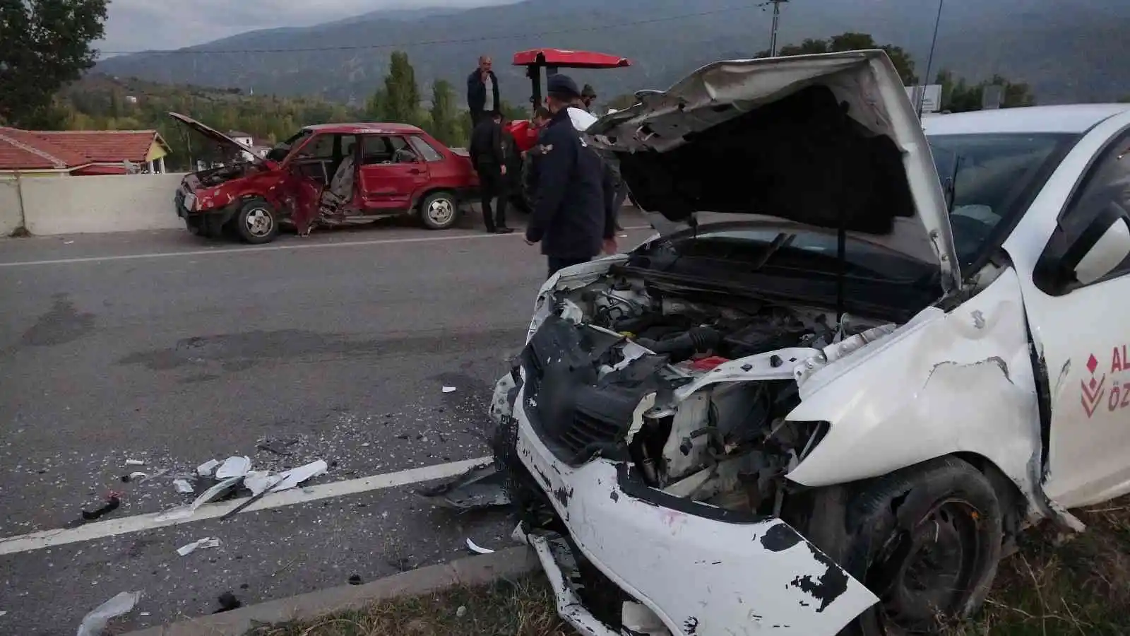 Tokat'ta iki otomobil çarpıştı: 1 ölü, 2 yaralı
