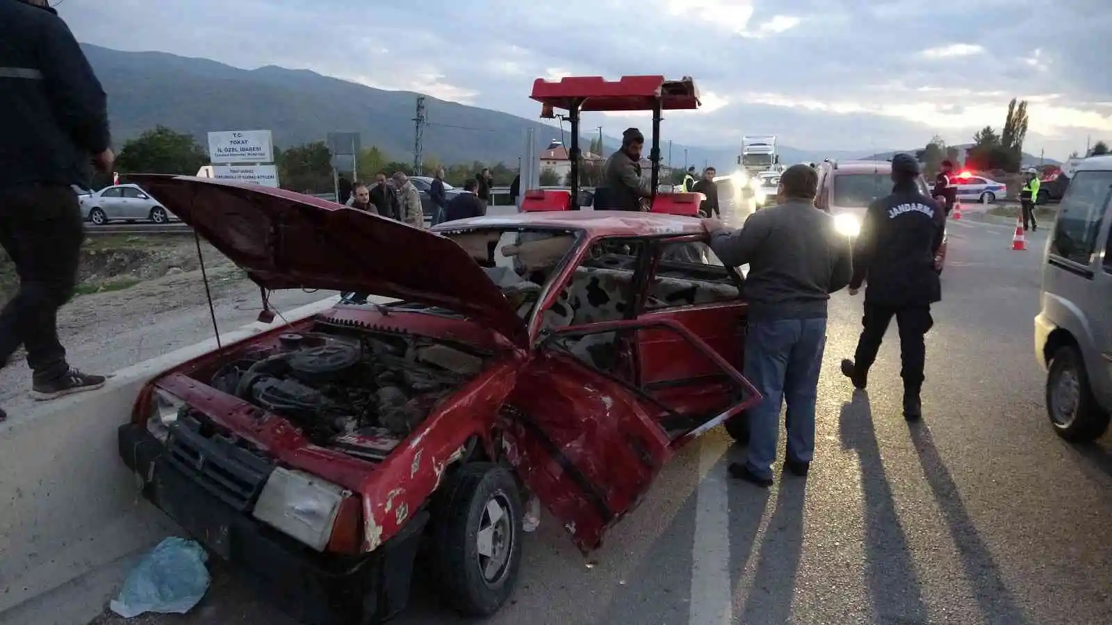 Tokat’ta iki otomobil çarpıştı: 1 ölü, 2 yaralı
