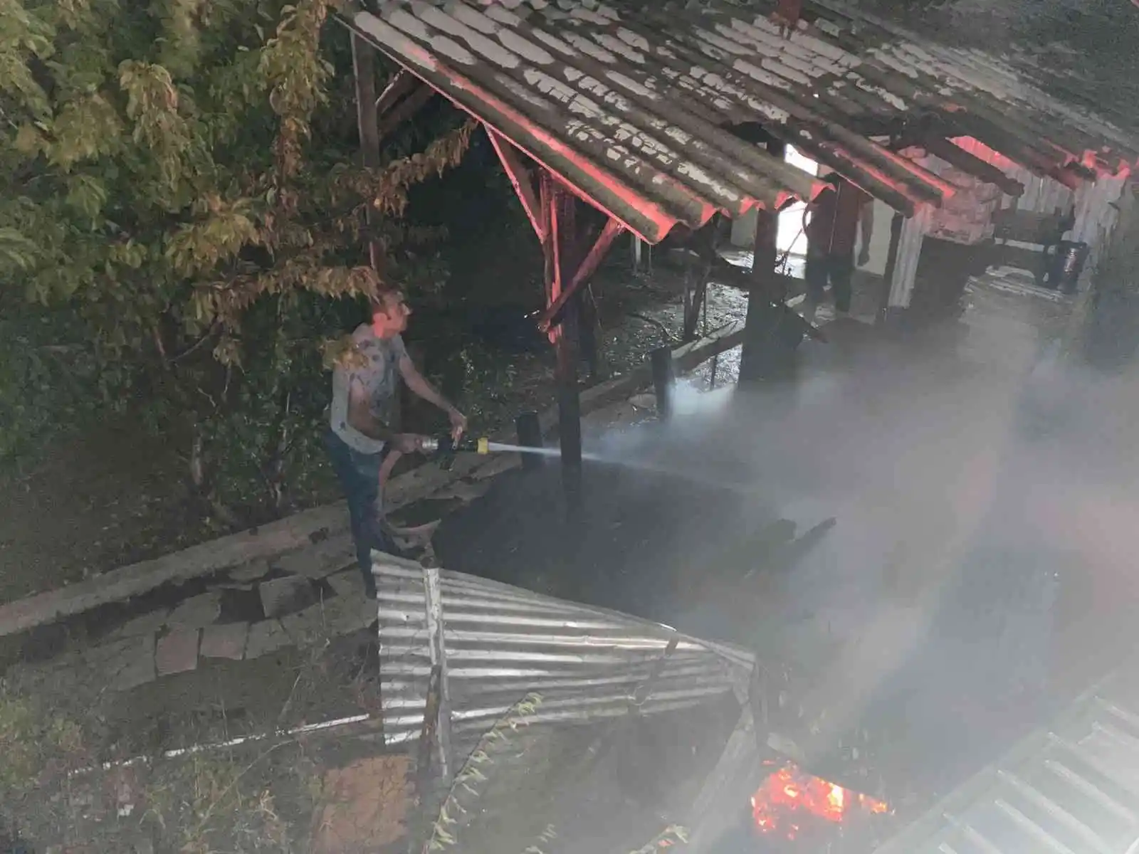 Tokat’ta odunluk alevlere teslim oldu