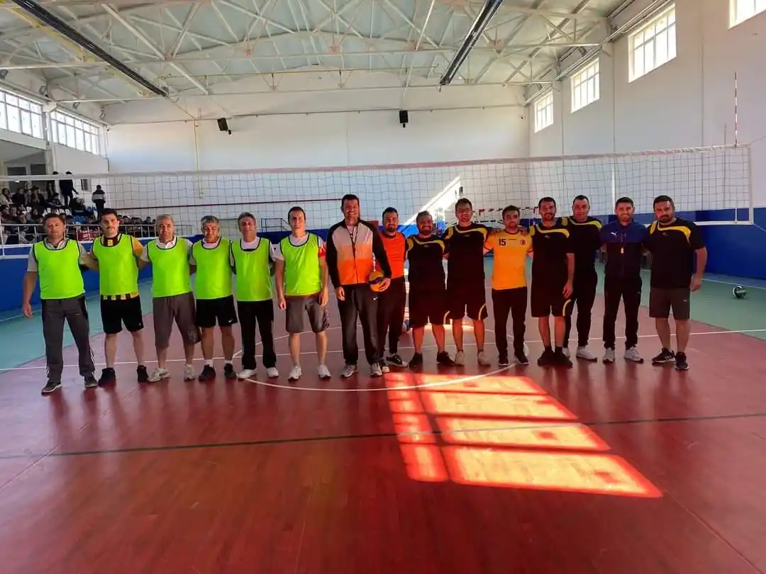 Tomarza’da Cumhuriyet Kupası Voleybol Turnuvası başladı
