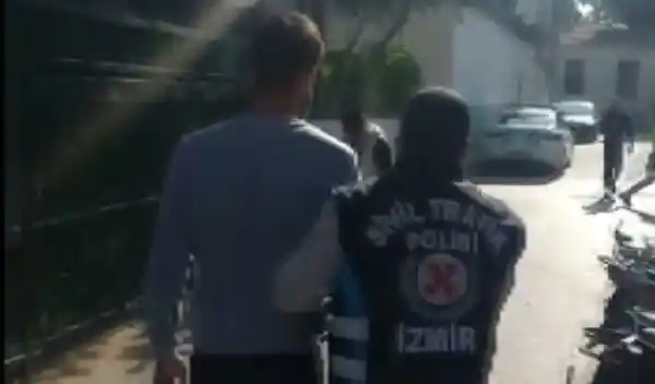 Trafik polisinin önünde şov yapmaya kalkıştı, sanal devriyeden kaçamadı