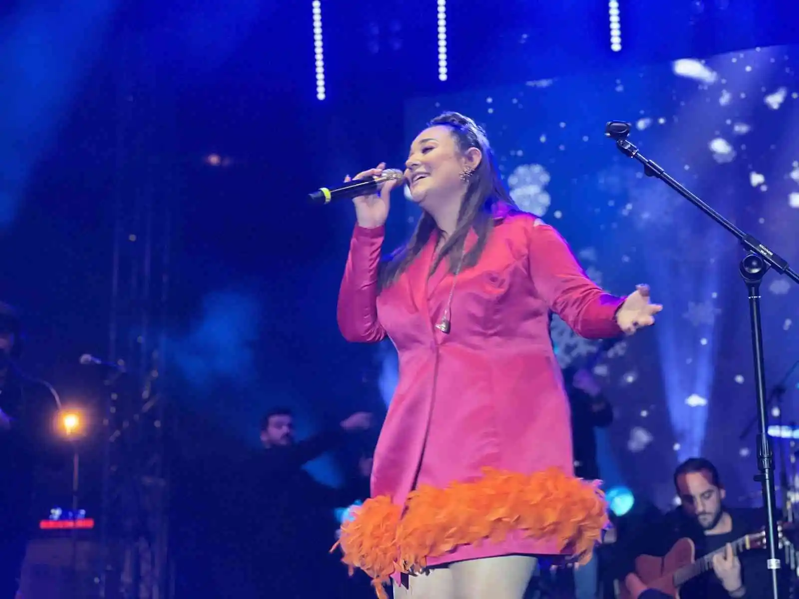 Tuğçe Kandemir, alanı dolduranlara unutulmaz bir gece yaşattı