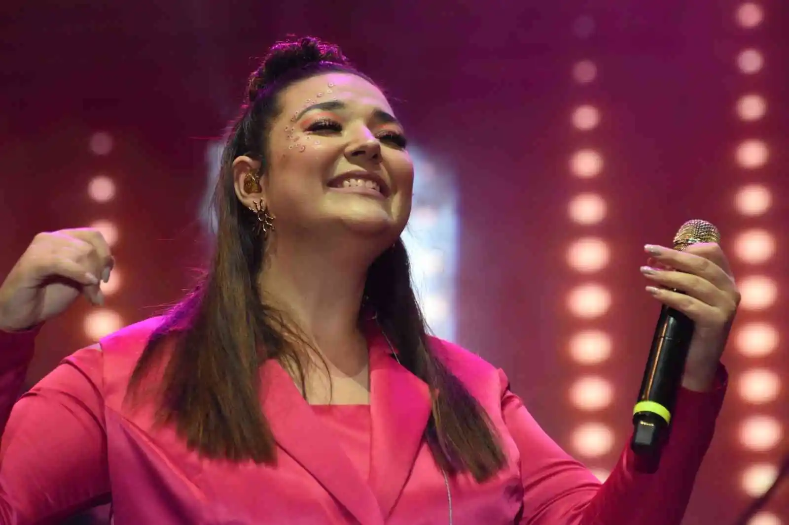 Tuğçe Kandemir, alanı dolduranlara unutulmaz bir gece yaşattı