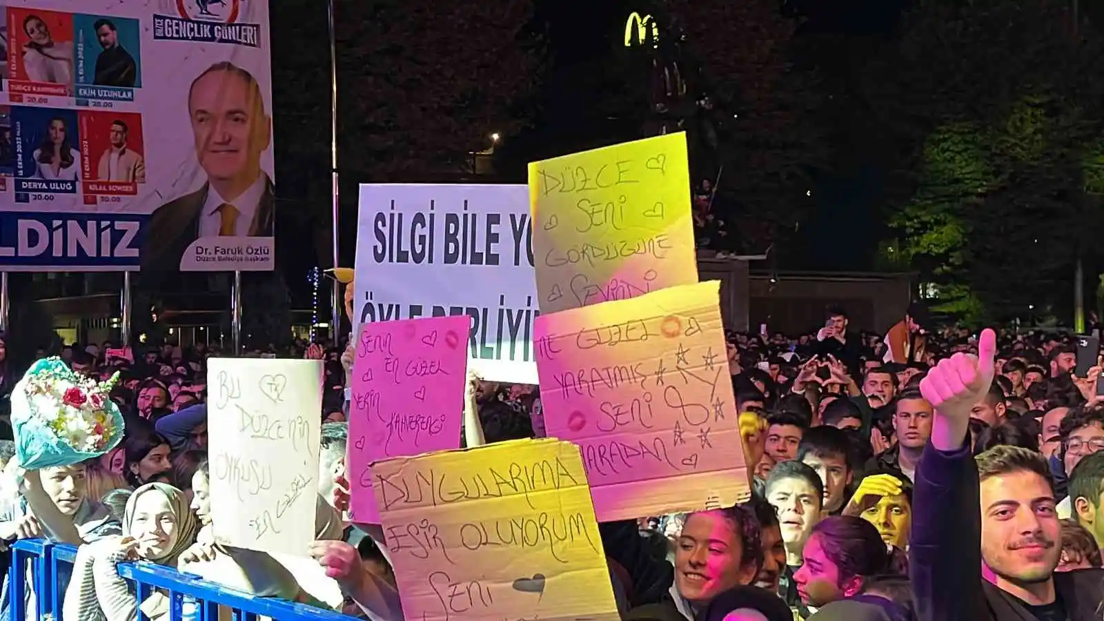 Tuğçe Kandemir, alanı dolduranlara unutulmaz bir gece yaşattı