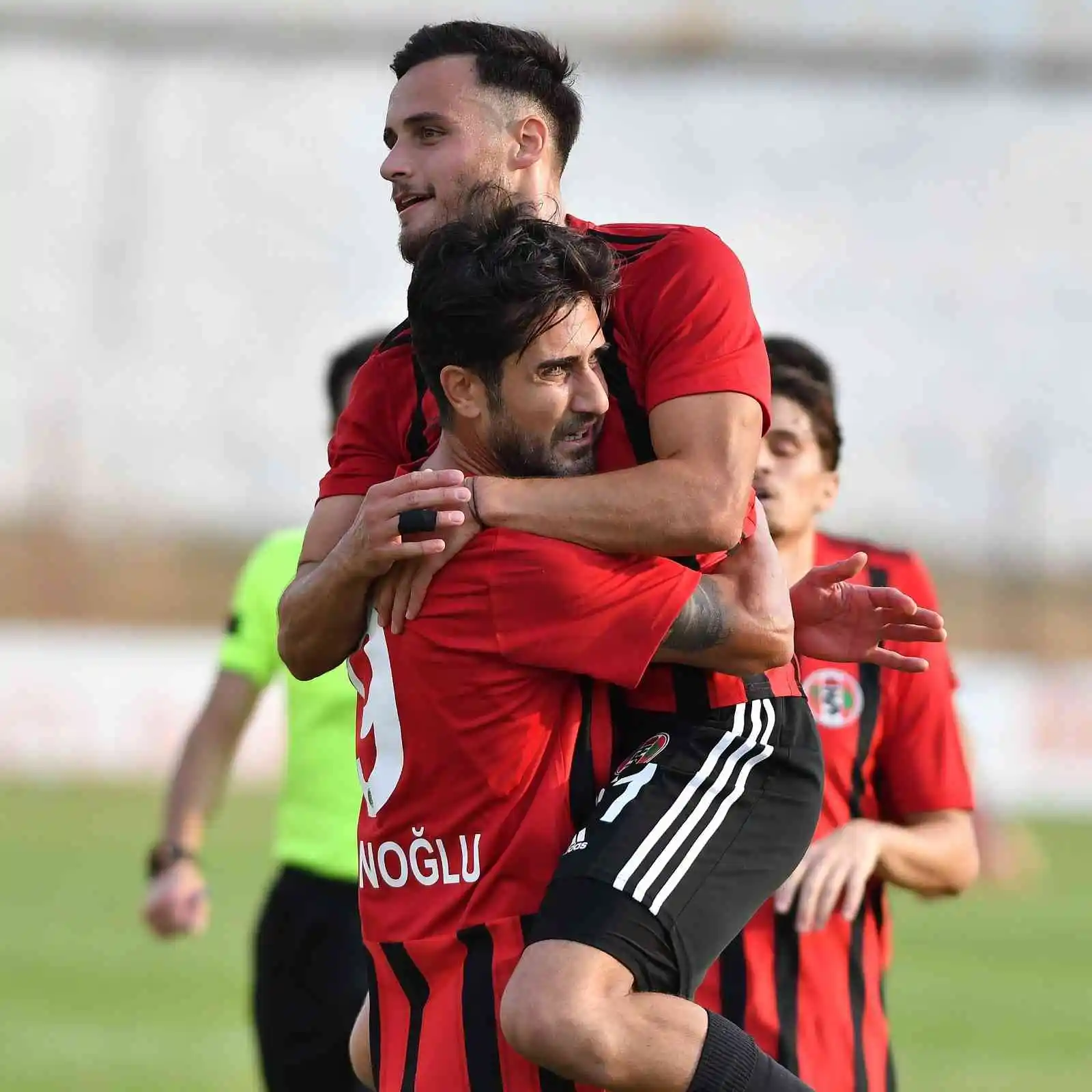 Turgutluspor 3 puanı 4 golle aldı