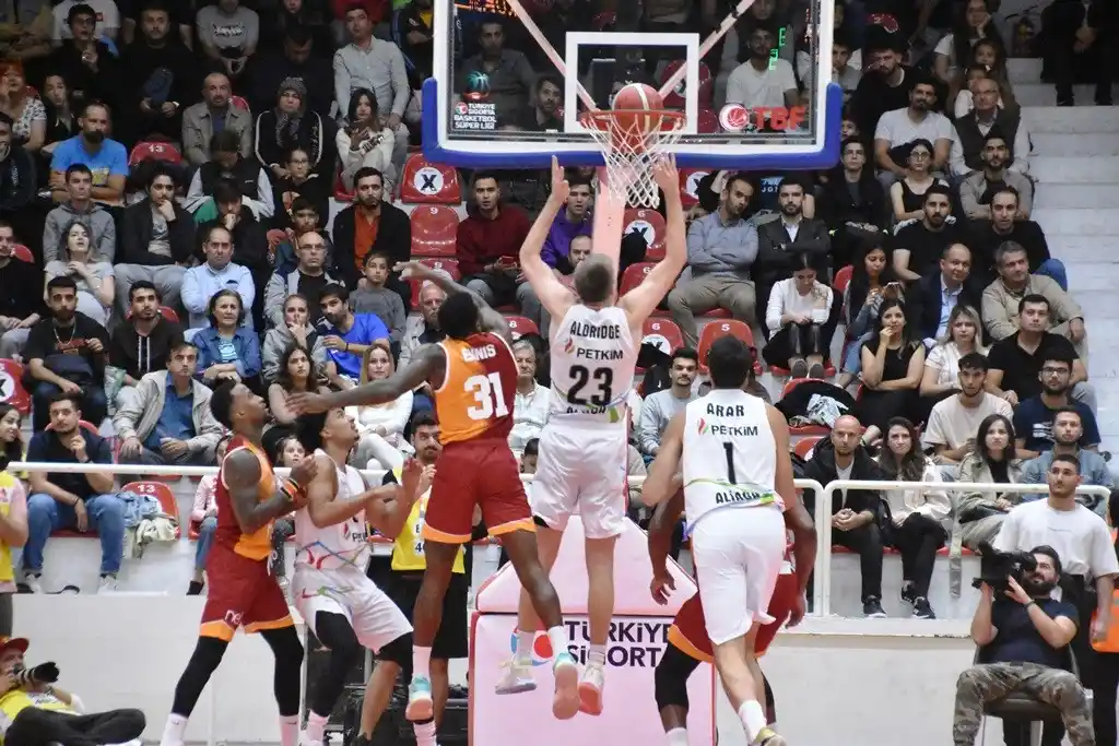 Türkiye Sigorta Basketbol Süper Ligi: Aliağa Petkimspor: 66 - Galatasaray Nef: 84