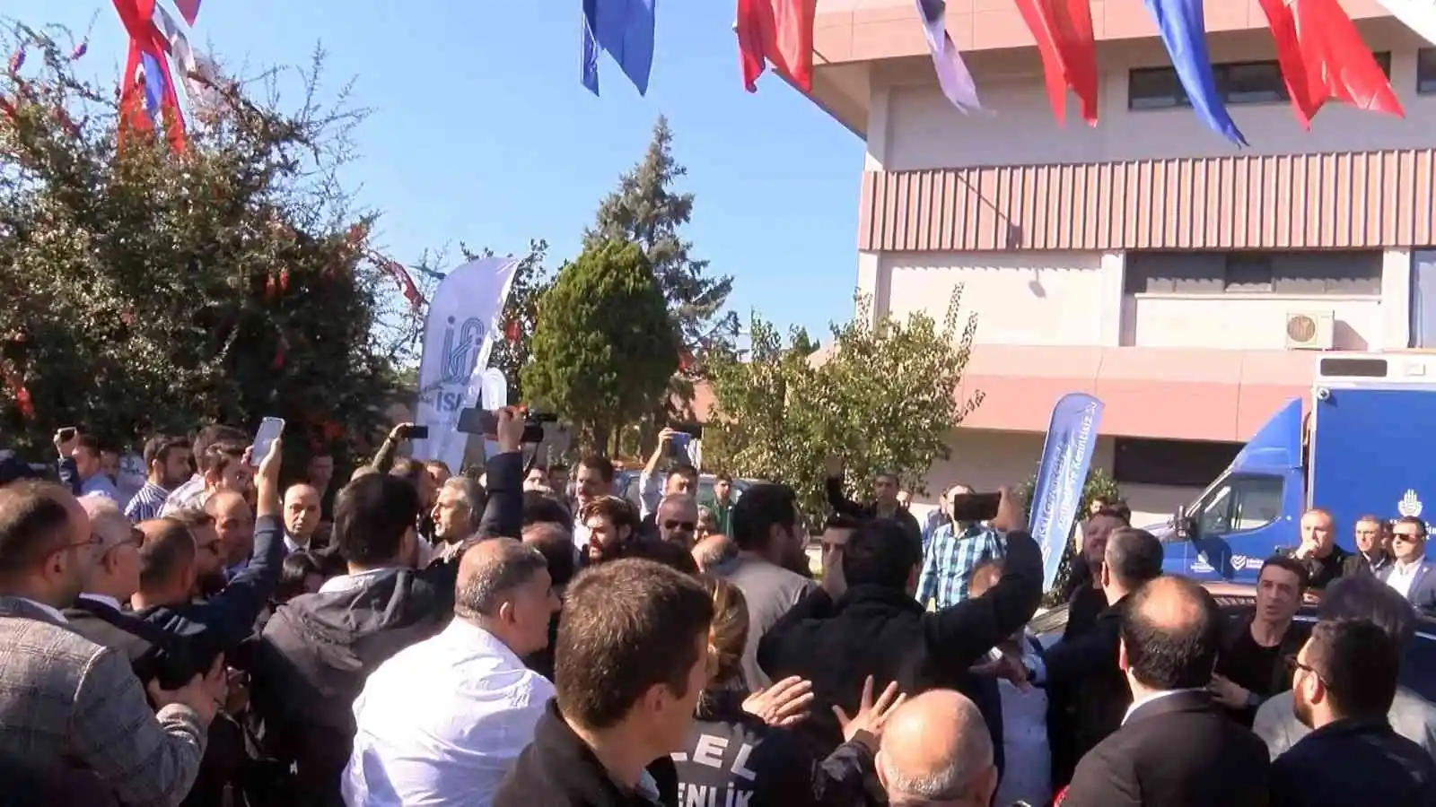 Tuzla Belediye Başkanı Şadi Yazıcı'ya İSKİ atık su arıtma tesisi açılışında saldırı