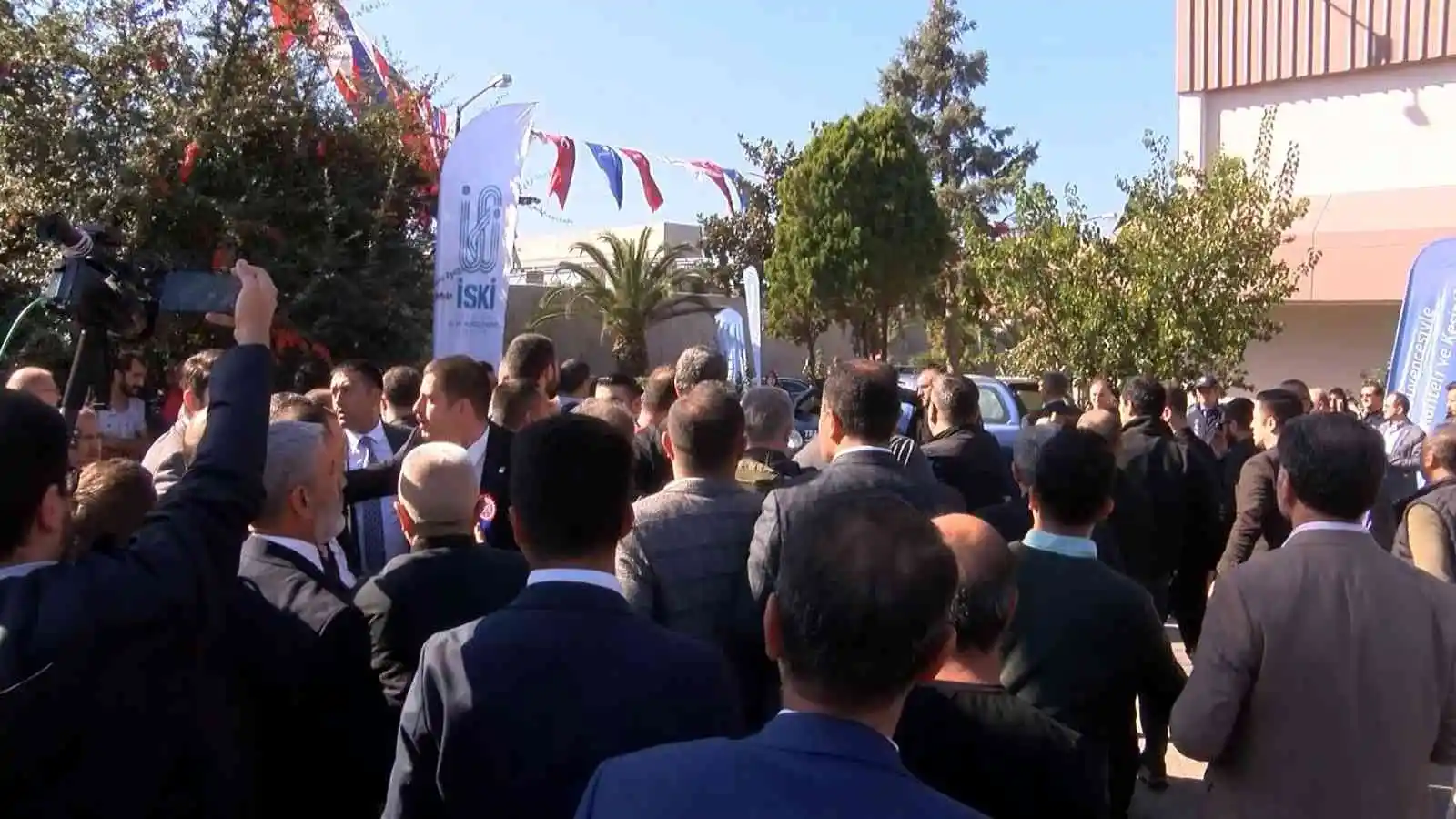 Tuzla Belediye Başkanı Şadi Yazıcı’ya İSKİ atık su arıtma tesisi açılışında saldırı