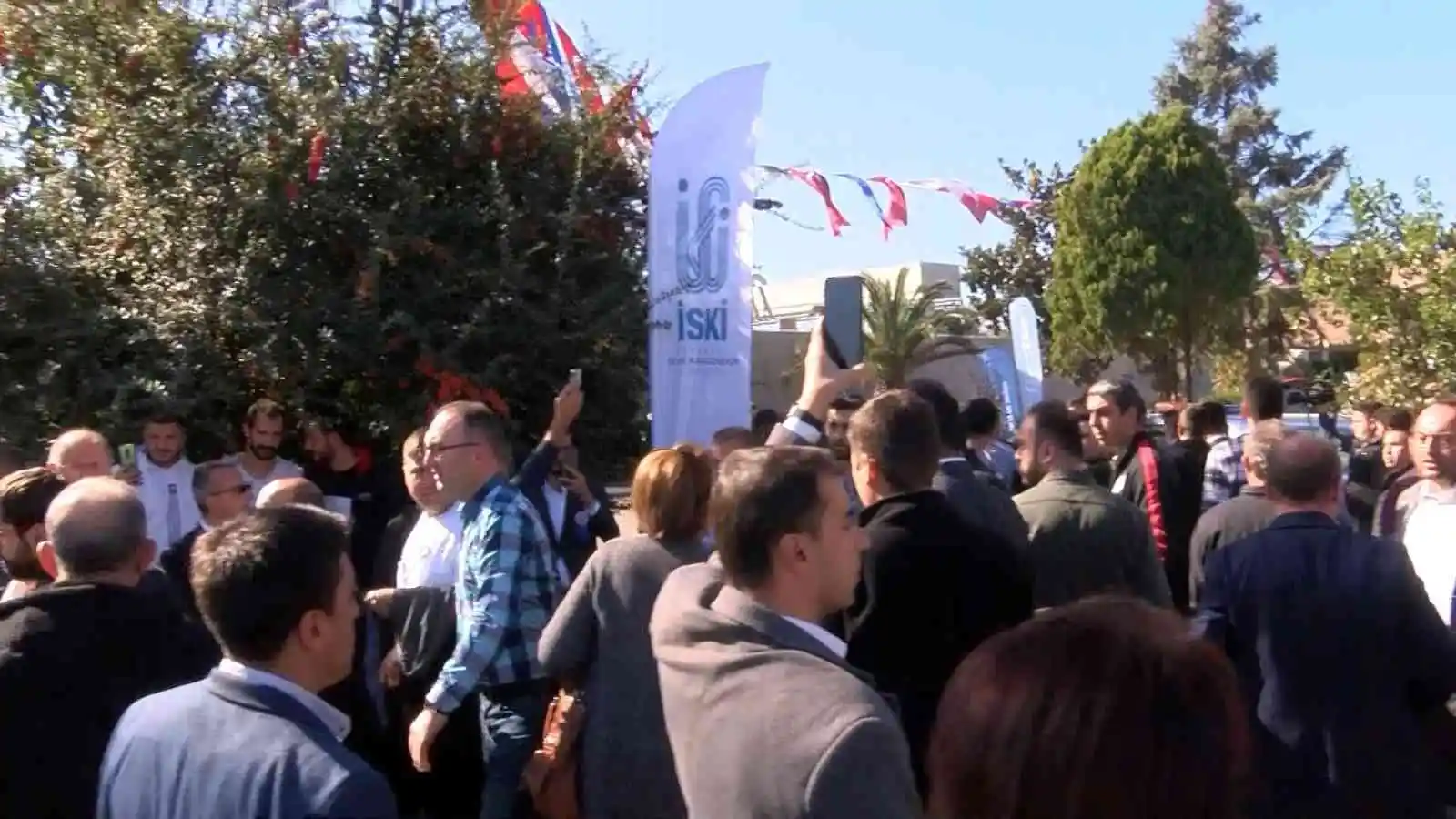 Tuzla Belediye Başkanı Şadi Yazıcı’ya İSKİ atık su arıtma tesisi açılışında saldırı