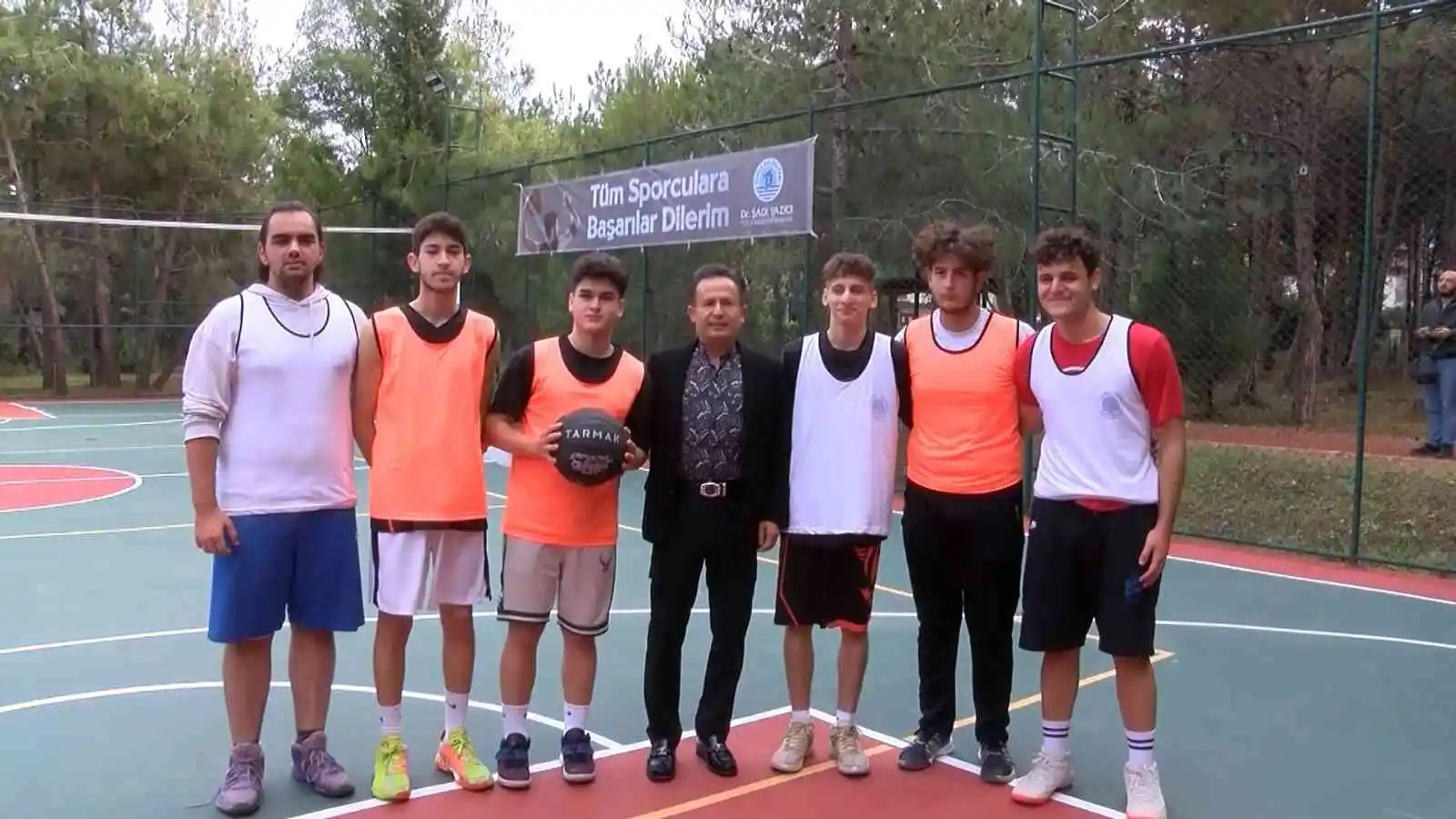 Tuzla’da işgalden kurtarılan 16 bin metrekare alan, park ve spor kompleksi oldu