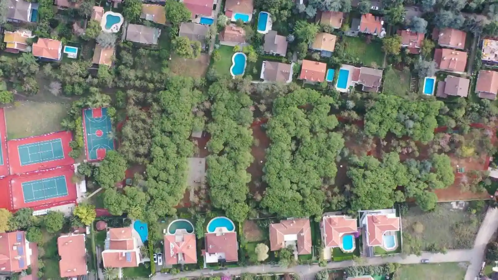 Tuzla’da işgalden kurtarılan 16 bin metrekare alan, park ve spor kompleksi oldu