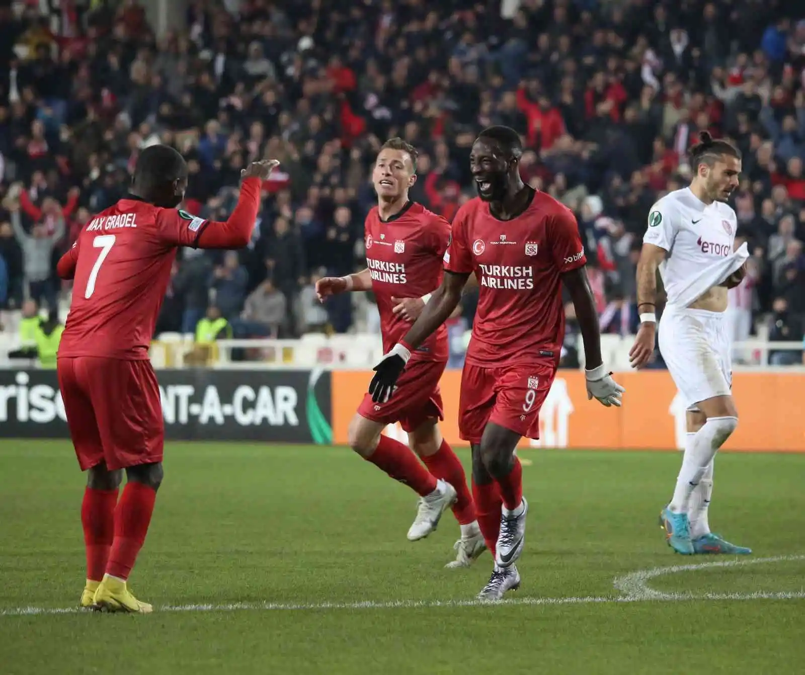 UEFA Avrupa Konferans Ligi: Sivasspor: 3 - CFR Cluj: 0 (Maç sonucu)
