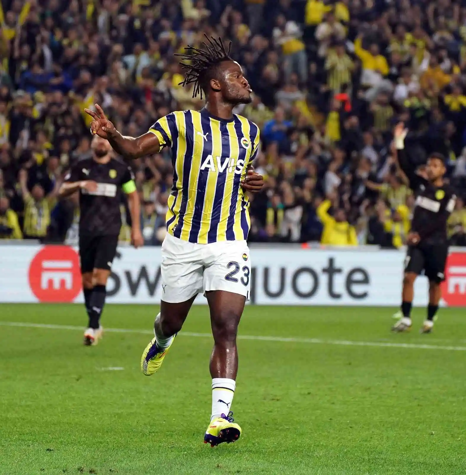 UEFA Avrupa Ligi: Fenerbahçe: 1 - AEK Larnaca: 0 (İlk yarı)