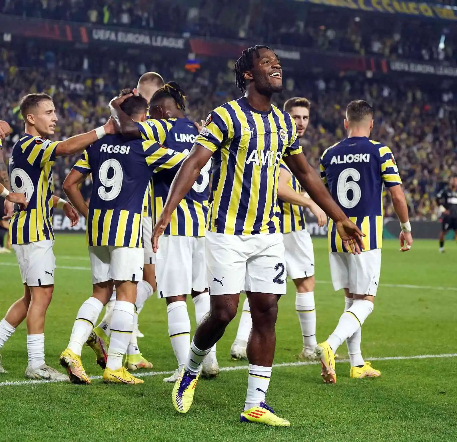 UEFA Avrupa Ligi: Fenerbahçe: 1 - AEK Larnaca: 0 (İlk yarı)