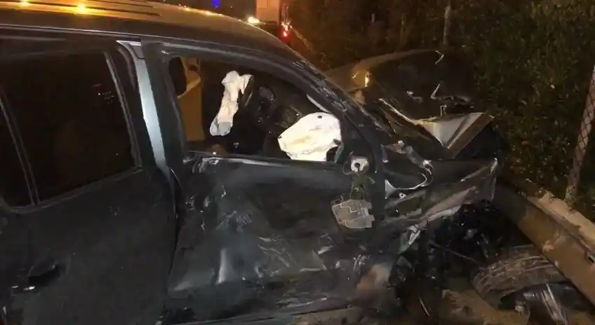 Ümraniye TEM’de kamyonet, ticari araca çarptı: 1 ölü, 2 yaralı