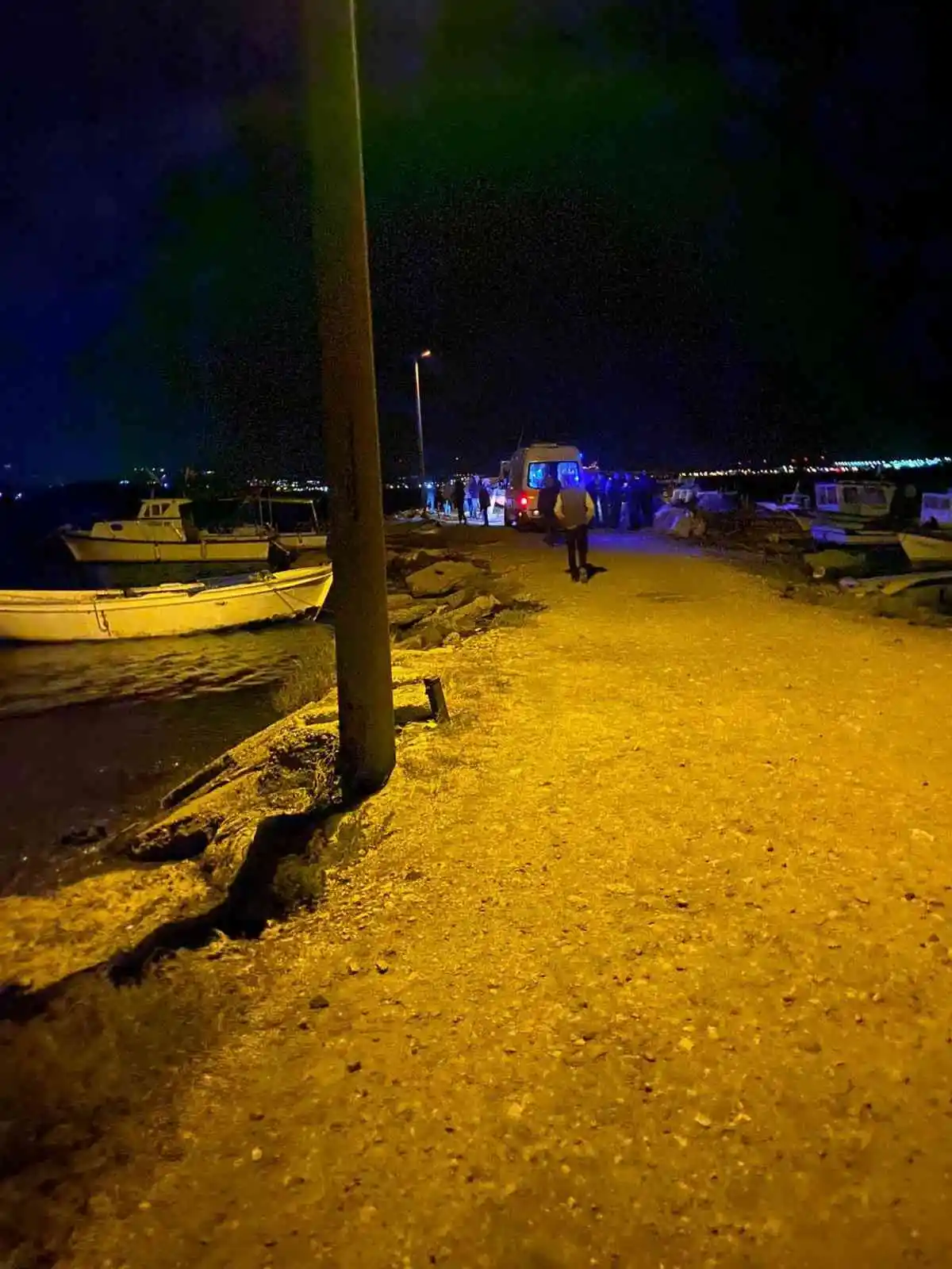 Urla’da tekneden düşen balıkçıyı arama çalışmaları başlatıldı