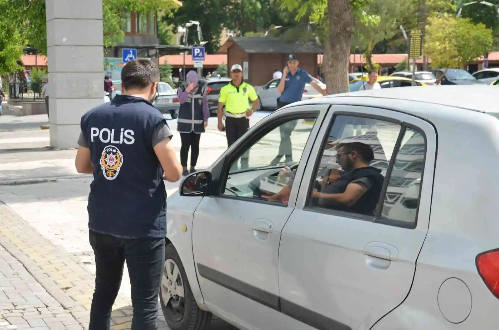 Uşak’ta 1489 araç sürücüsüne para cezası kesildi