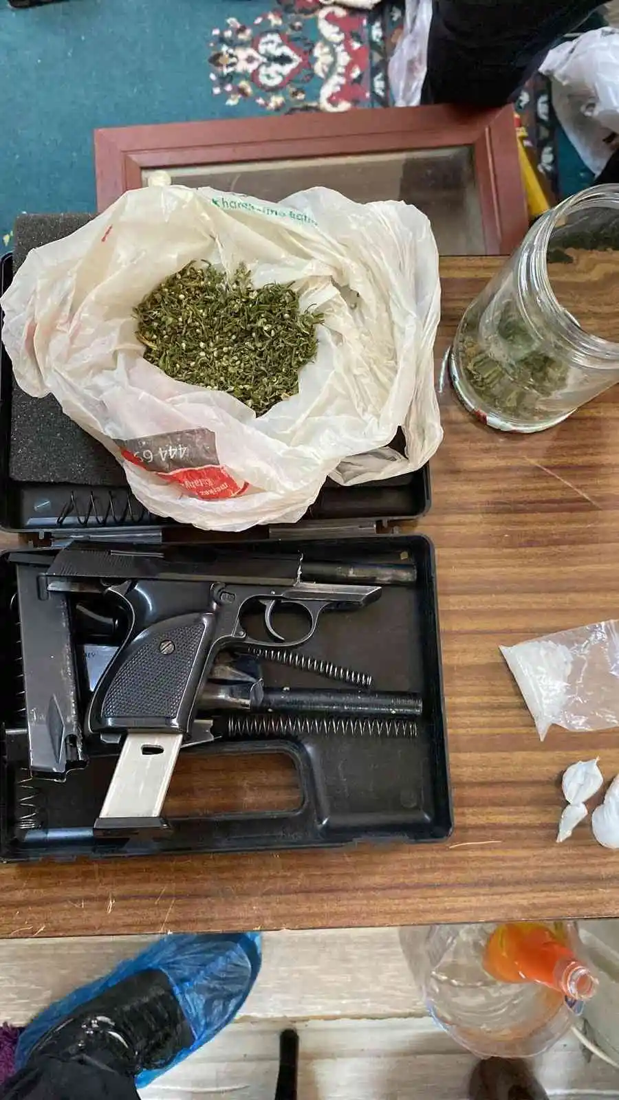 Uşak’ta silahlı suç örgütüne yönelik operasyonda 6 kişi tutuklandı