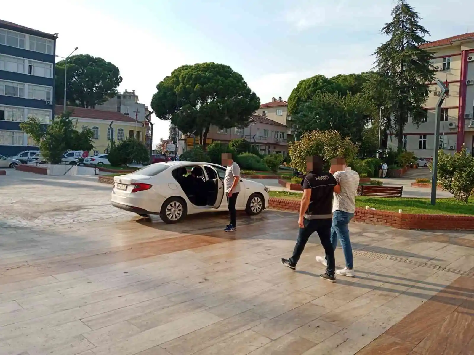Uyuşturucu taciri narkotik polisinden kaçamadı
