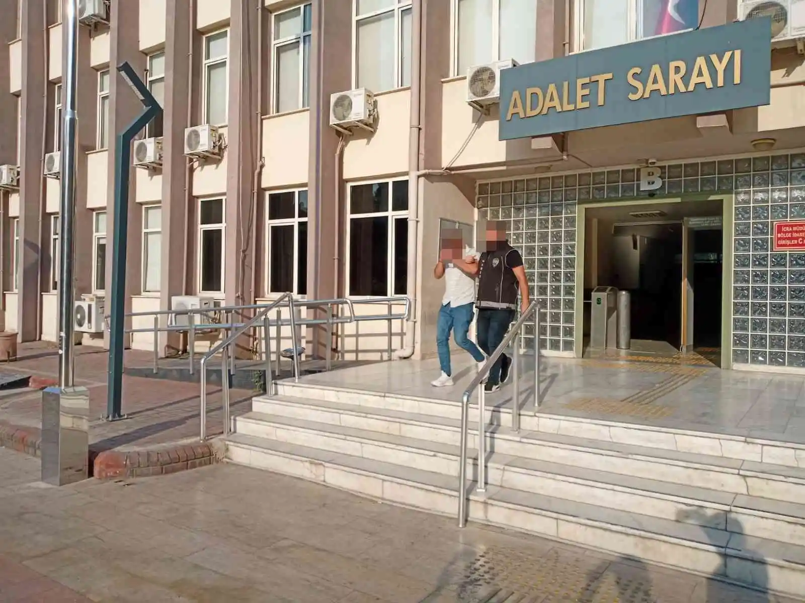Uyuşturucu taciri narkotik polisinden kaçamadı