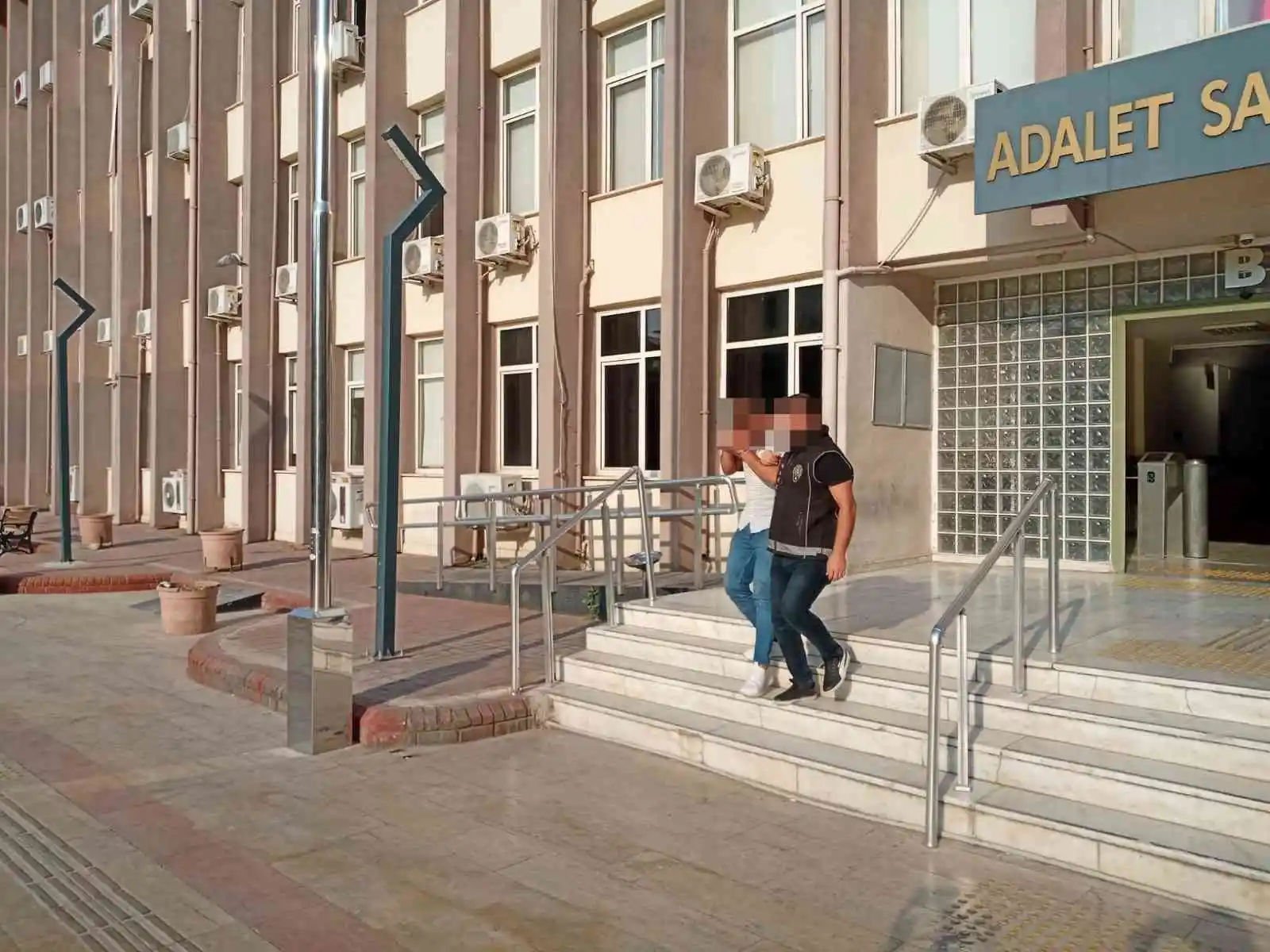 Uyuşturucu taciri narkotik polisinden kaçamadı