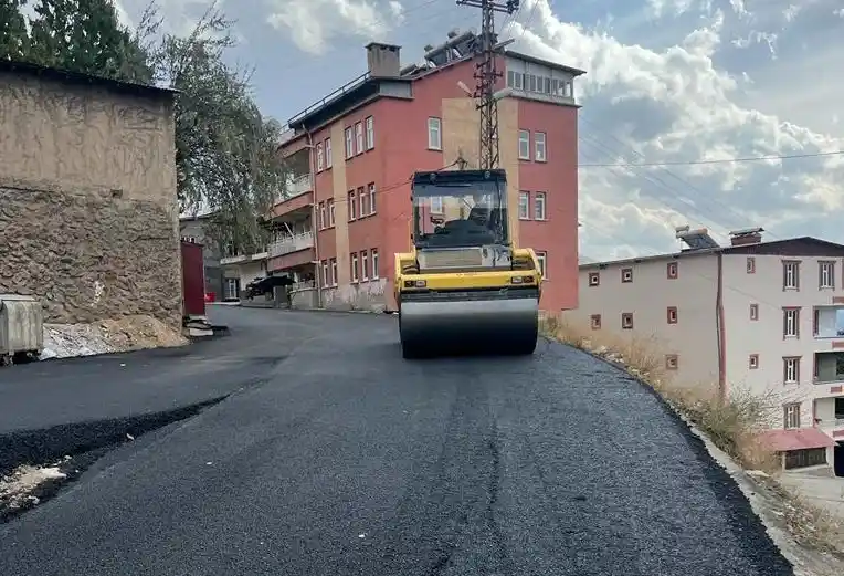 Vali Akbıyık: “2022 yılı içerisinde 25 kilometre asfalt yaptık”
