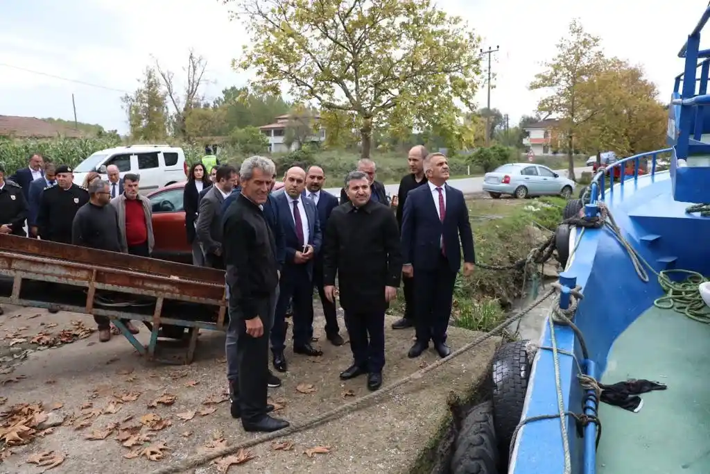 Vali Cevdet Atay barınaklarda balıkçıların sorunlarını dinledi
