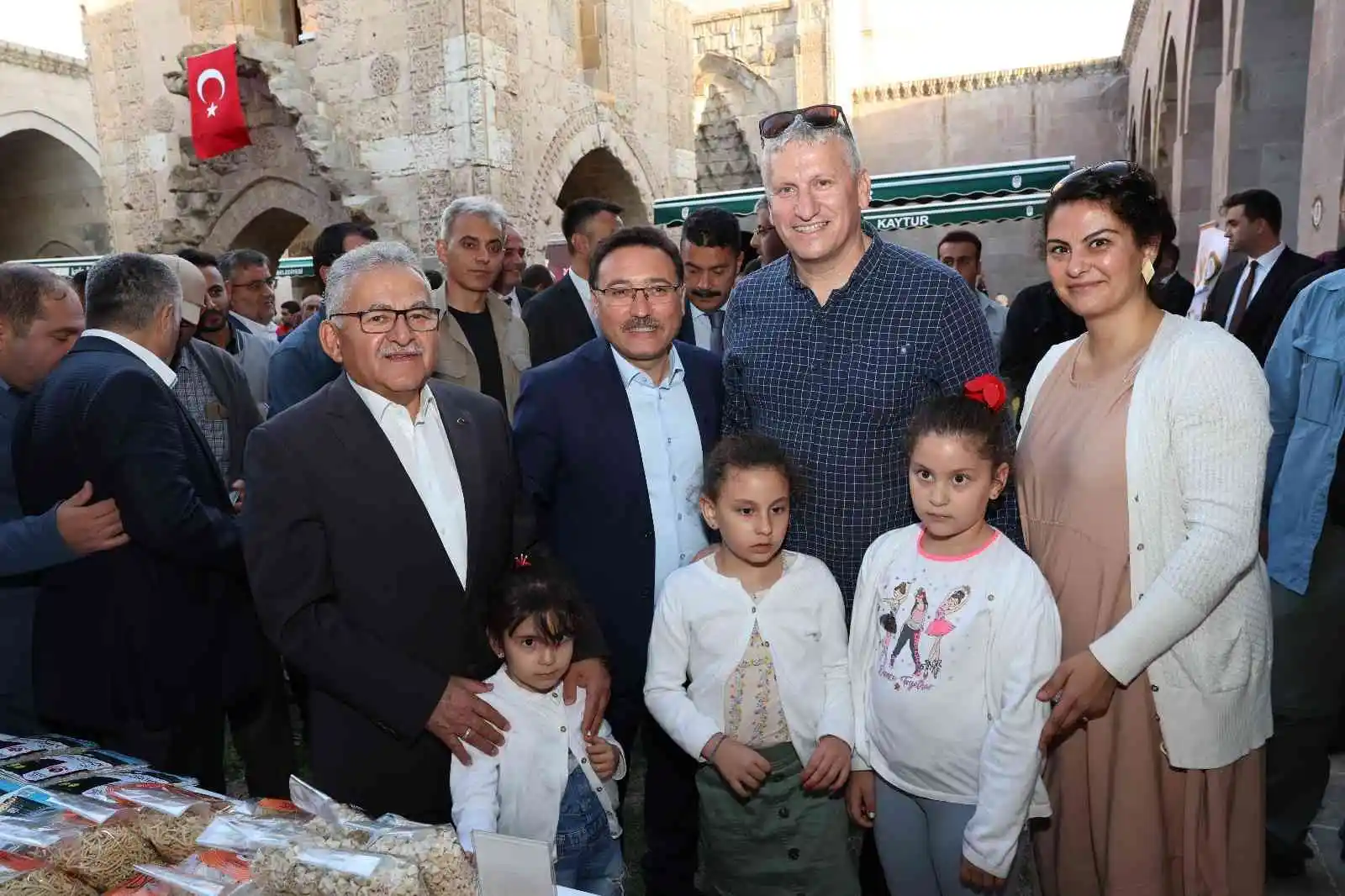 Valilik ve Büyükşehir'den 790 yıllık tarihi kervansarayda muhteşem konser