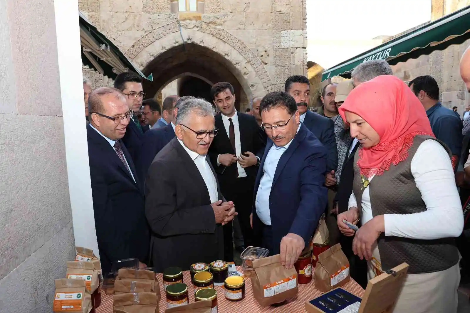 Valilik ve Büyükşehir’den 790 yıllık tarihi kervansarayda muhteşem konser