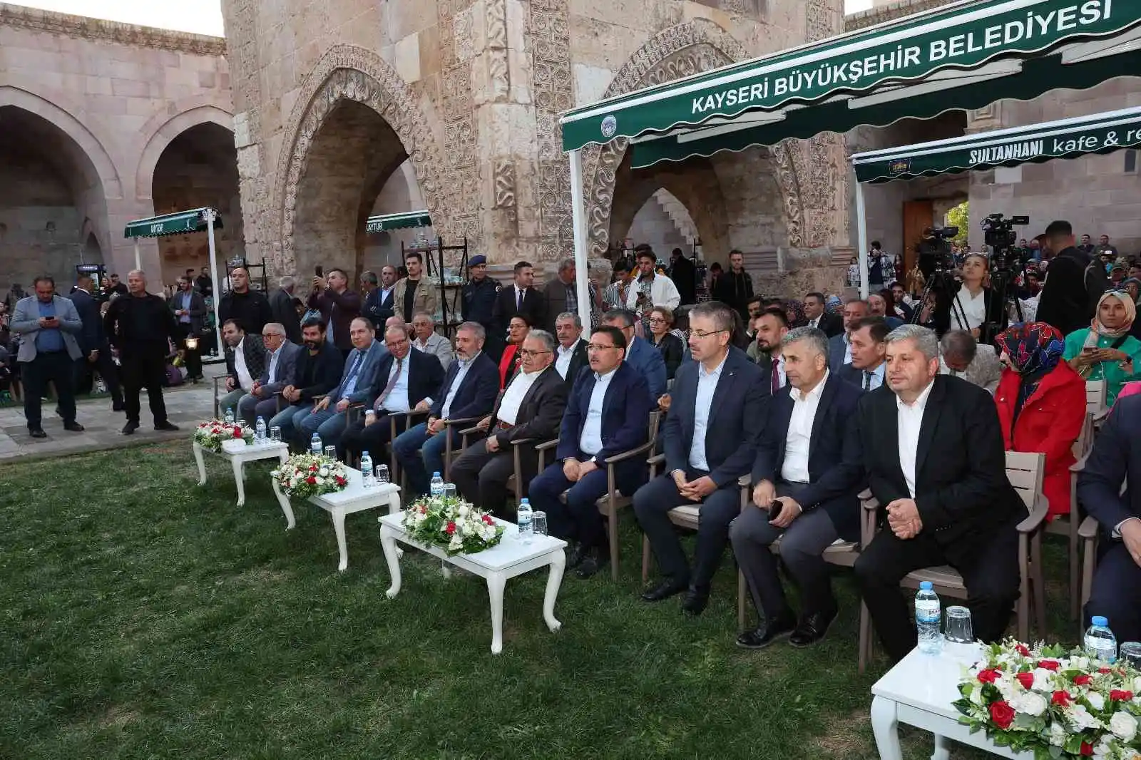 Valilik ve Büyükşehir’den 790 yıllık tarihi kervansarayda muhteşem konser