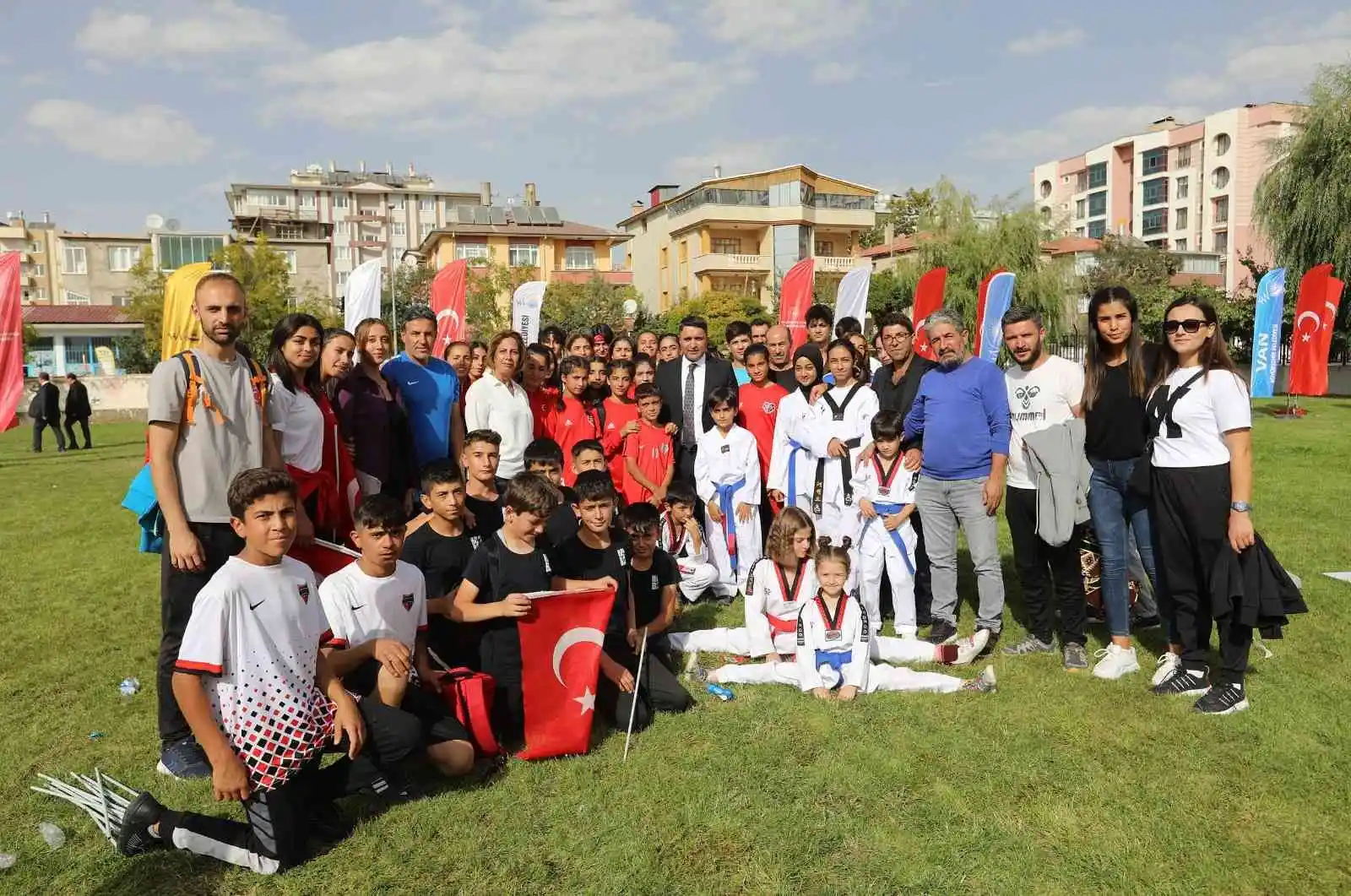 Van Büyükşehir Belediyesinden amatör spor kulüplerine 2 milyon TL’lik destek
