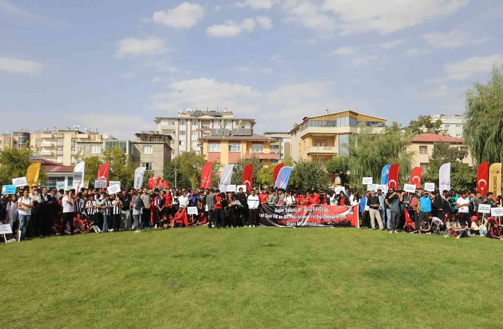 Van Büyükşehir Belediyesinden amatör spor kulüplerine 2 milyon TL’lik destek
