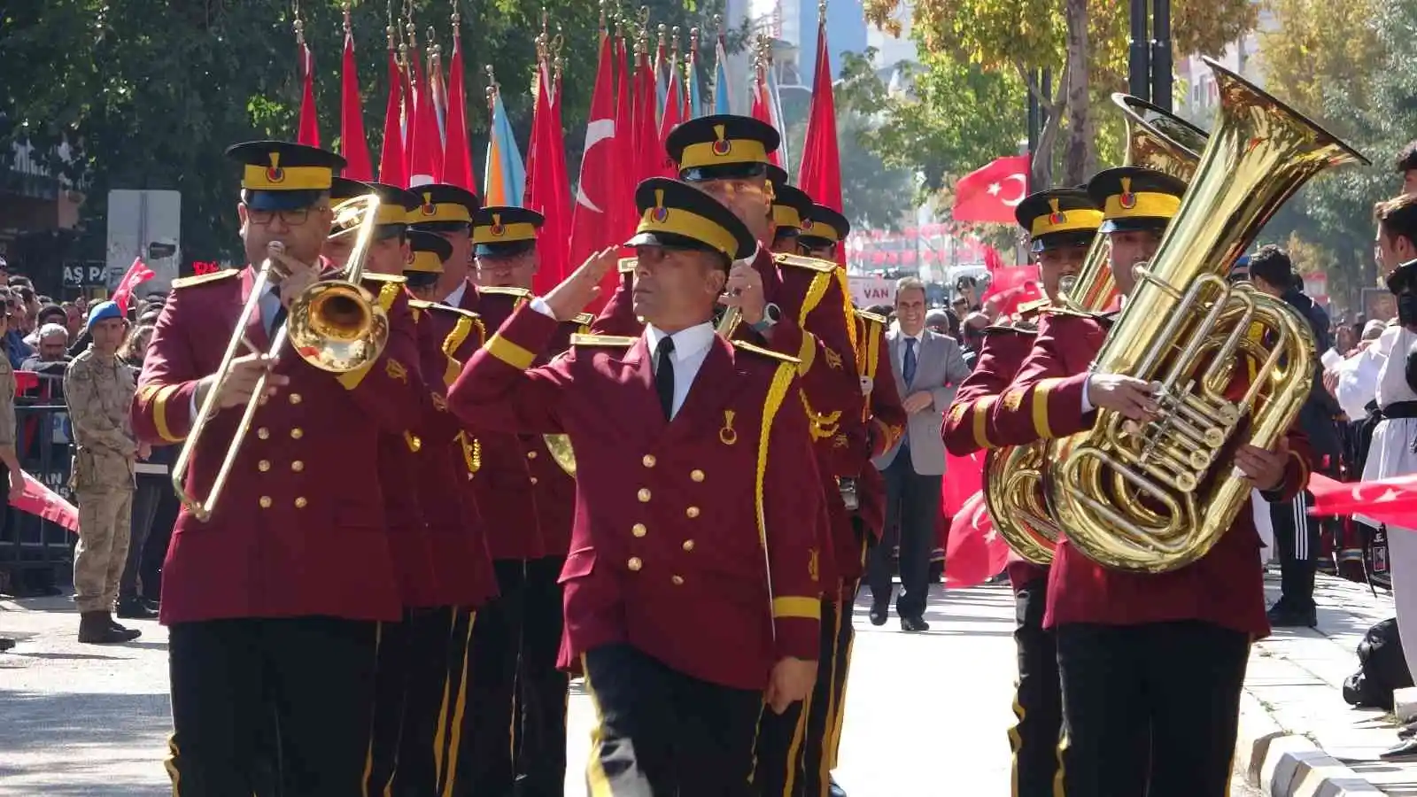 Van’da Cumhuriyet Bayramı coşkusu