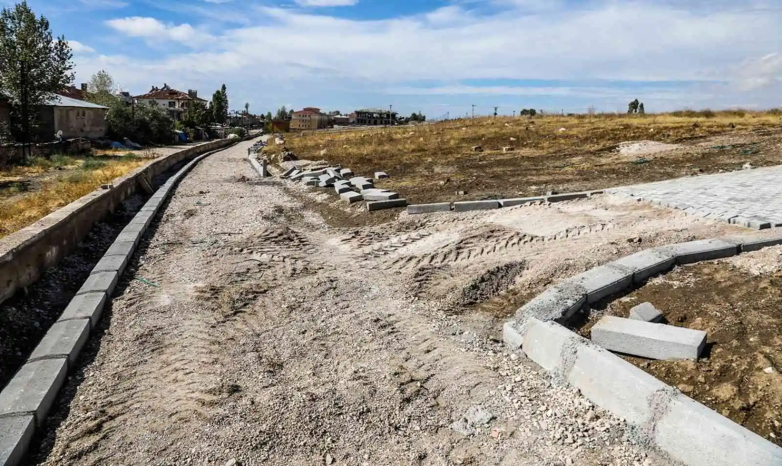 Van’daki mezarlıklarda bakım ve onarım çalışması