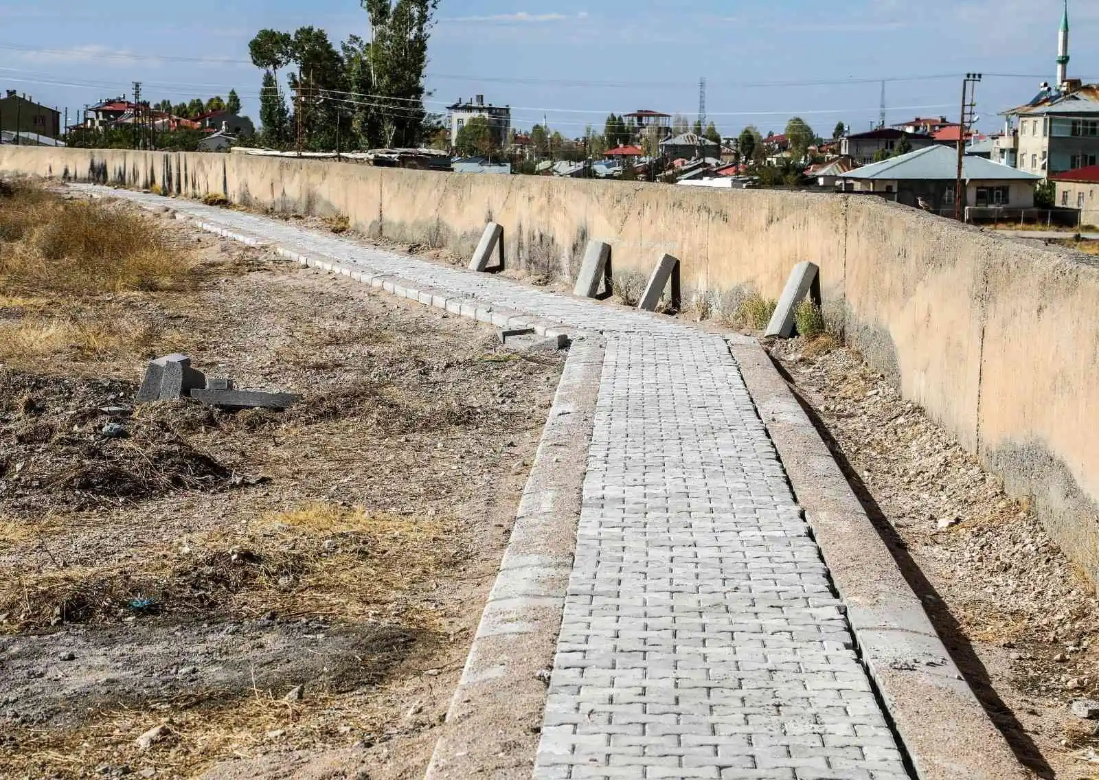 Van’daki mezarlıklarda bakım ve onarım çalışması