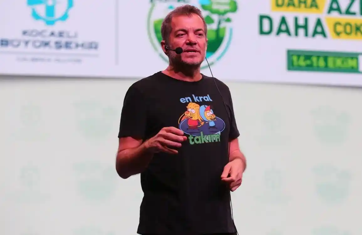 Varol Yaşaroğlu: